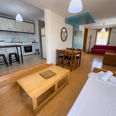 Budget 30-meter-from-beach House Ilios House Daire