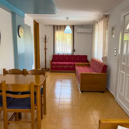 Daire Budget 30-meter-from-beach House Ilios House *