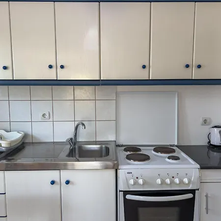 Budget 30-meter-from-beach House Ilios House *