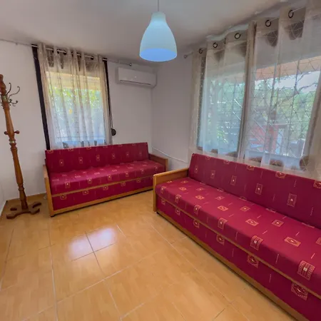 Budget 30-meter-from-beach House Ilios House Daire *