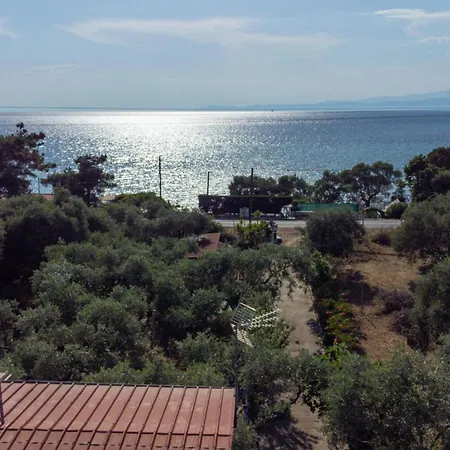 Budget 30-meter-from-beach House Ilios House