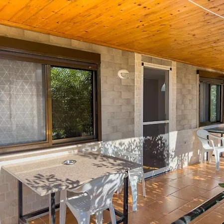 Budget 30-meter-from-beach House Ilios House *