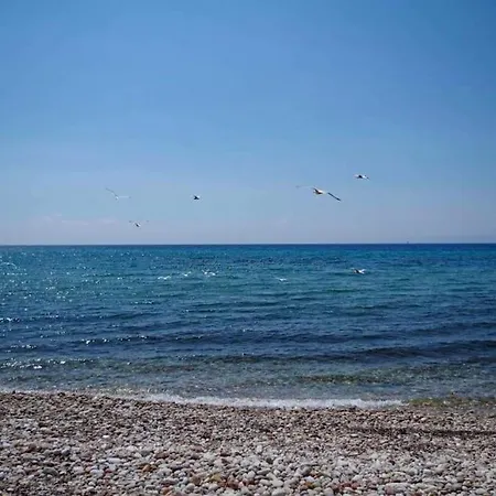 Budget 30-meter-from-beach House Ilios House Daire *