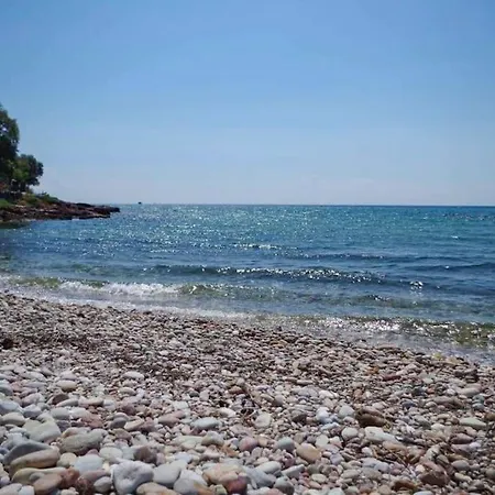 Budget 30-meter-from-beach House Ilios House Daire *