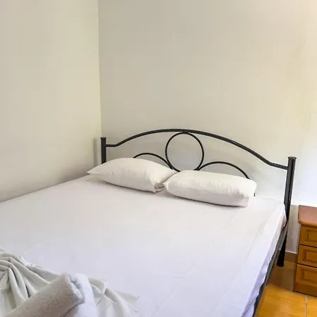 Budget 30-meter-from-beach House Ilios House * Skala Kallirakhis
