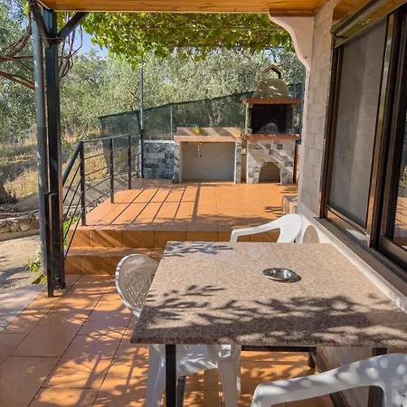 Budget 30-meter-from-beach House Ilios House
